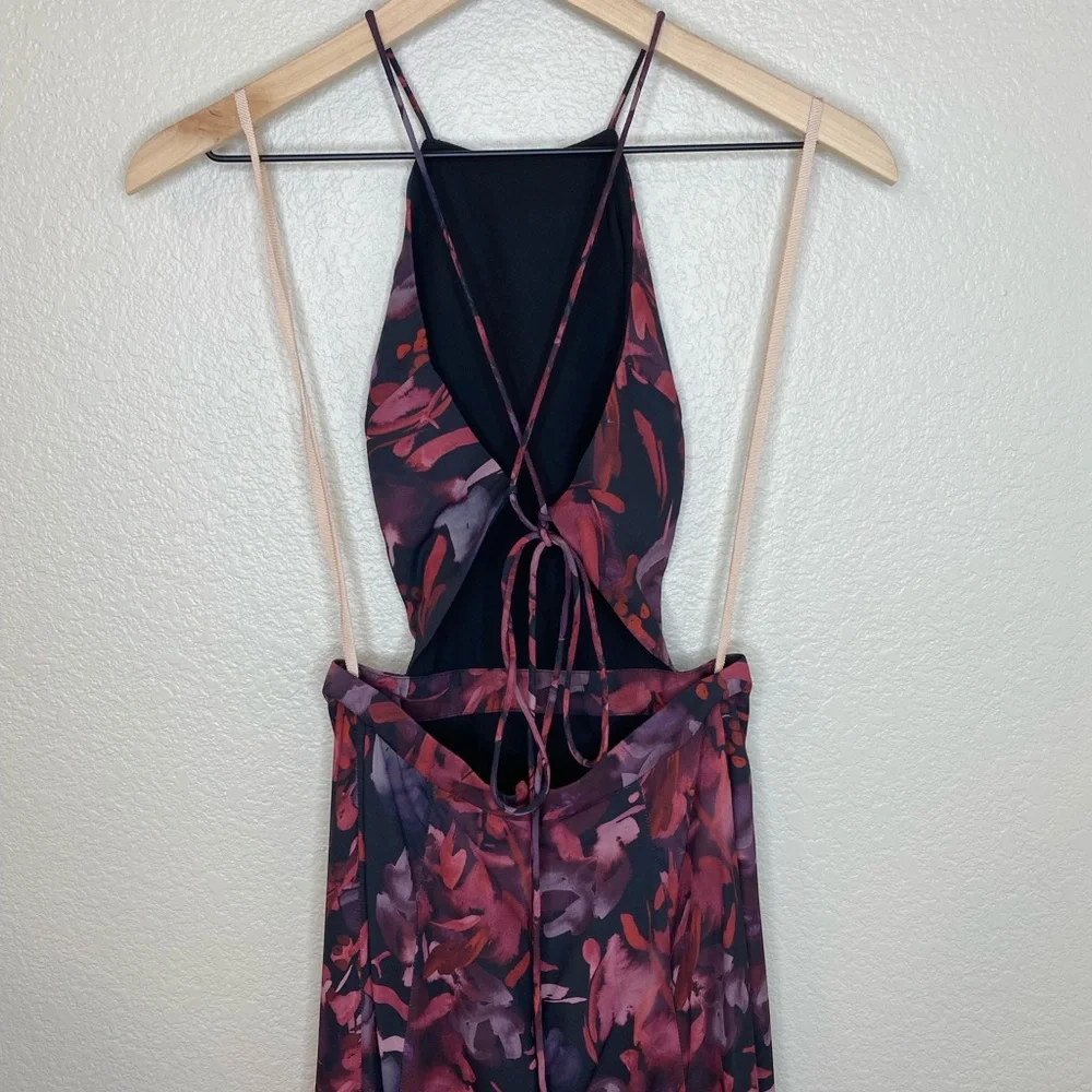 Fame and Partners Abstract Print Open Back Gown w/ Slit Wedding Guest | Size 0 - Picture 4 of 10